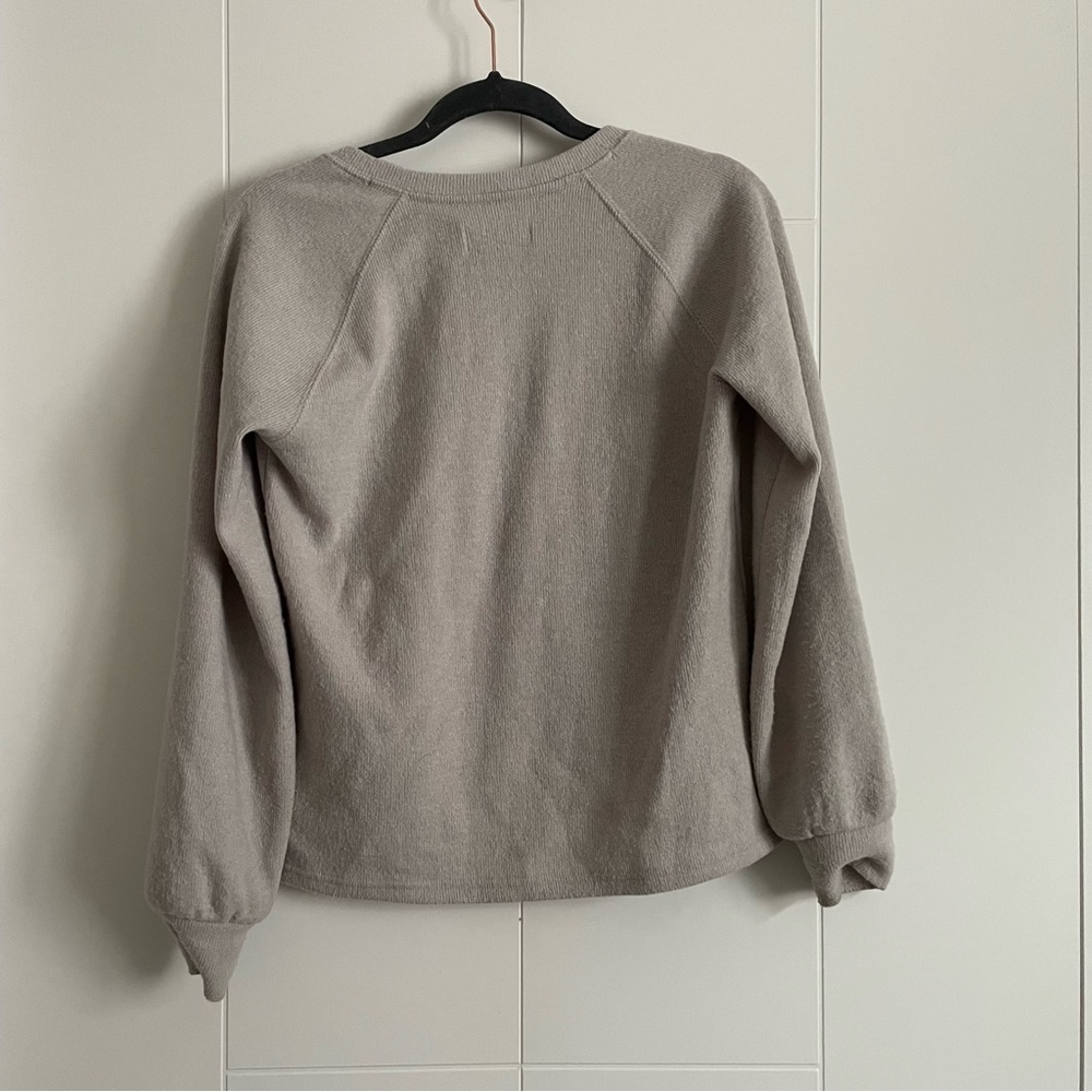 Abercrombie and Fitch V neck Sweater - Picture 3 of 4